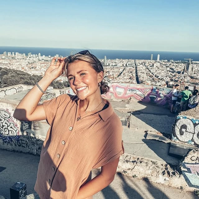 Ashley Thompson Biography