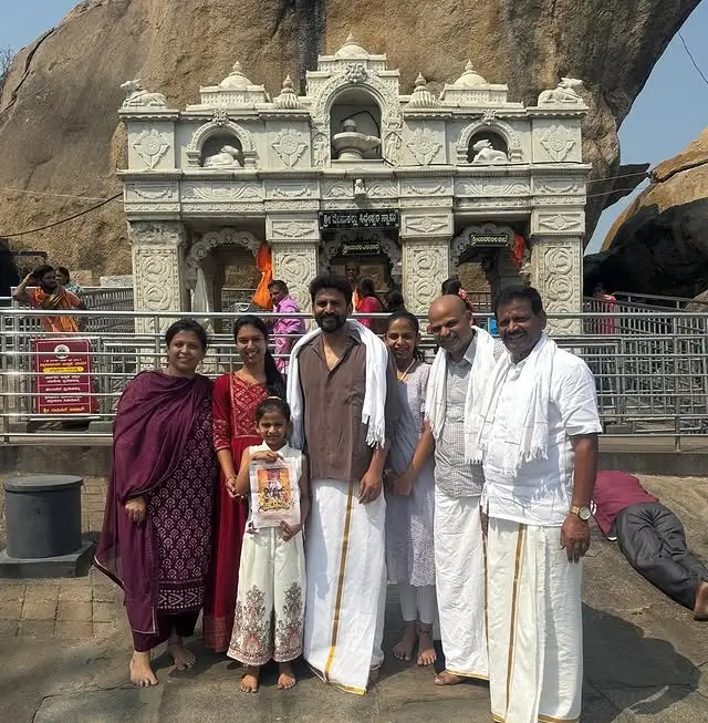 Dhanyatha Gauraklar family