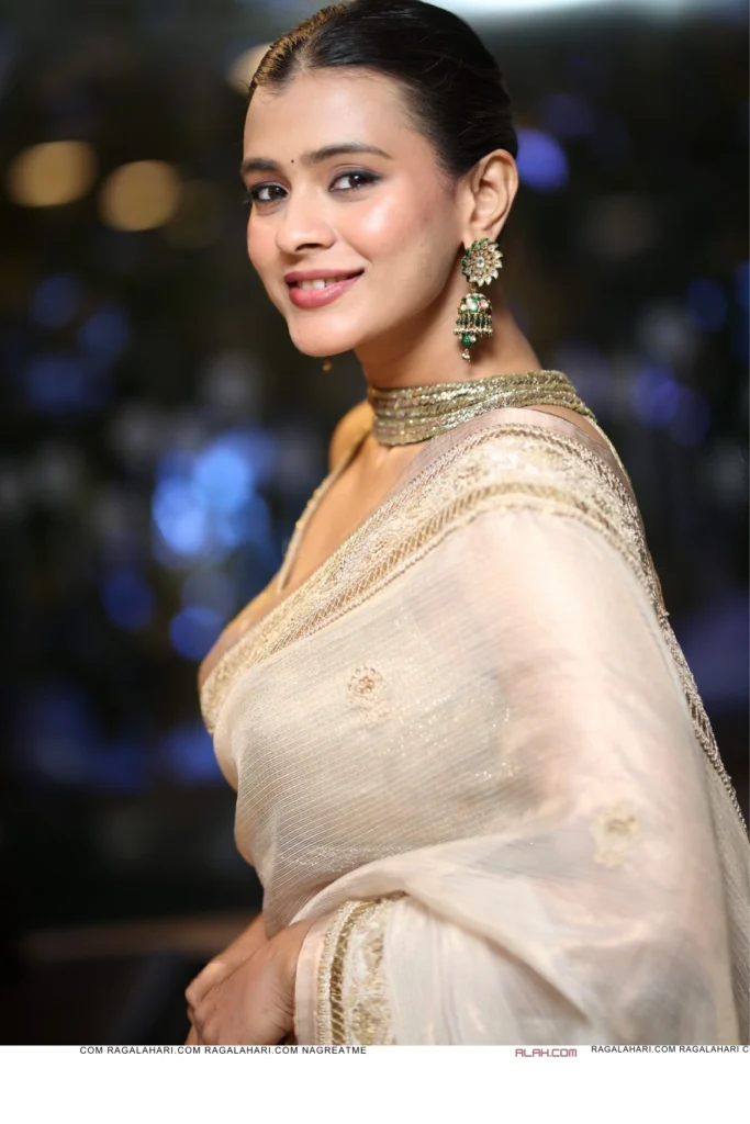 Hebah Patel latest saree pics