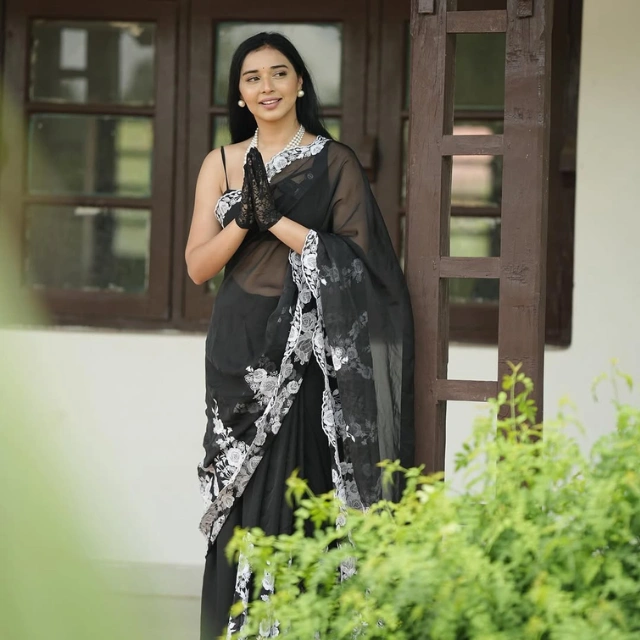 Tanya Mittal Photos in Saree