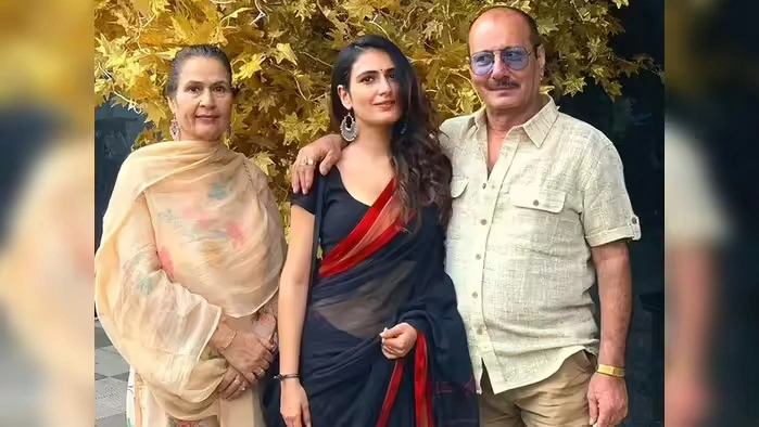 Fatima Sana Shaikh Family