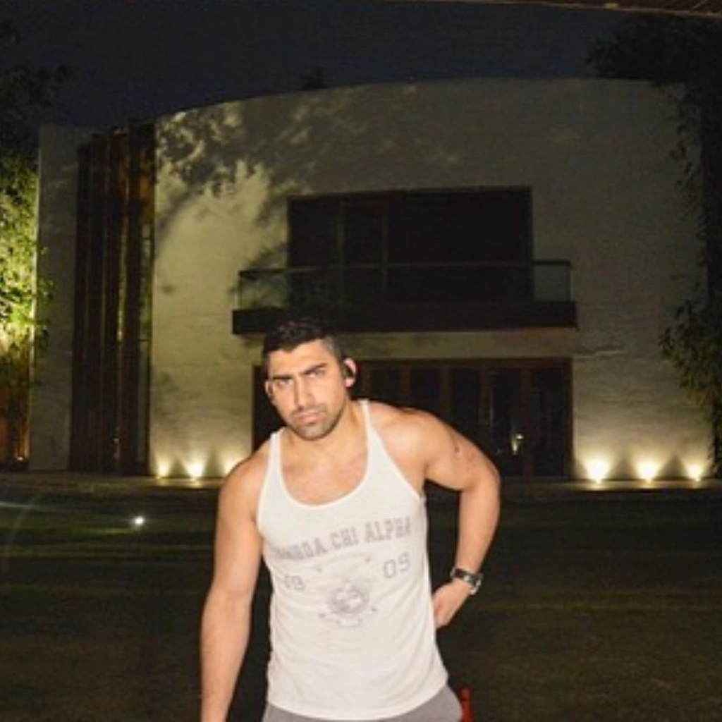 shalini passi son robin