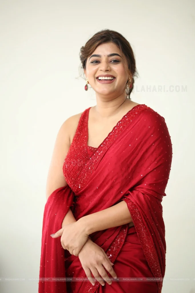 yamini bhaskar saree photos