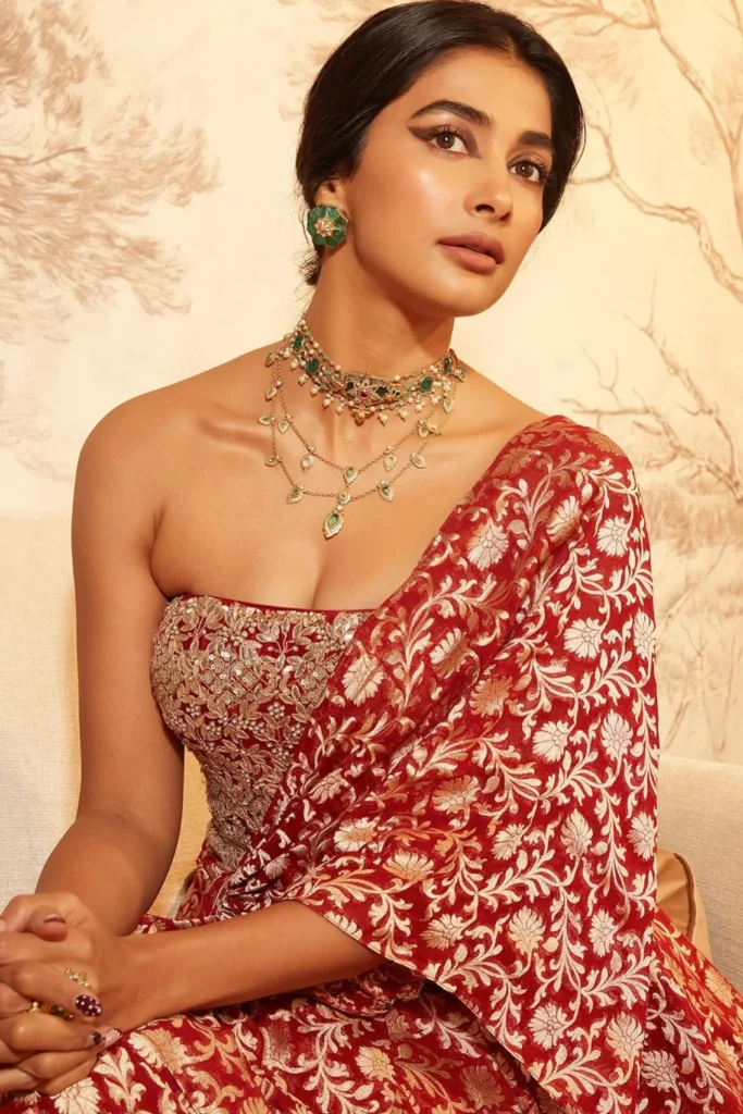 Actress Pooja Hegde saree pics