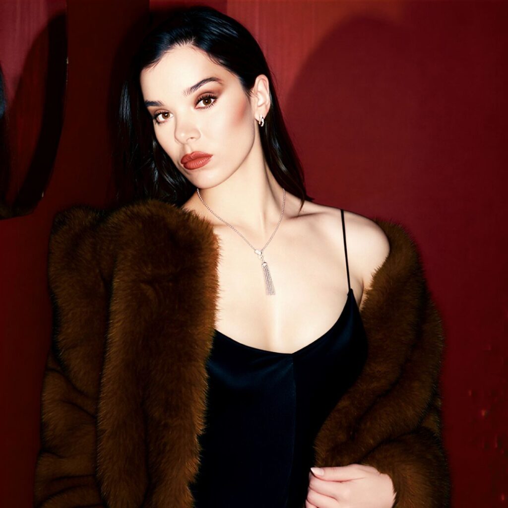 Hailee Steinfeld chick