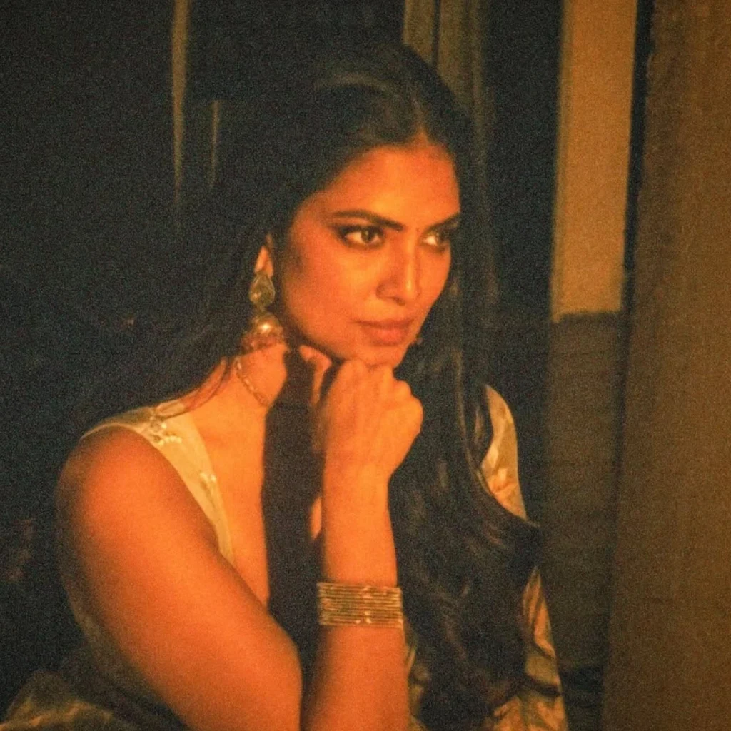 Malavika Mohanan saree images