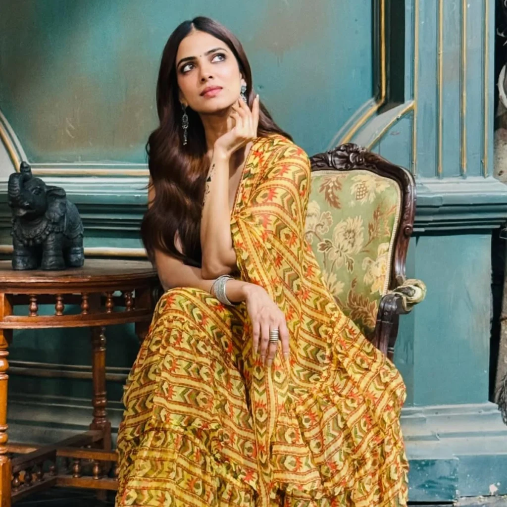 Malavika Mohanan saree images