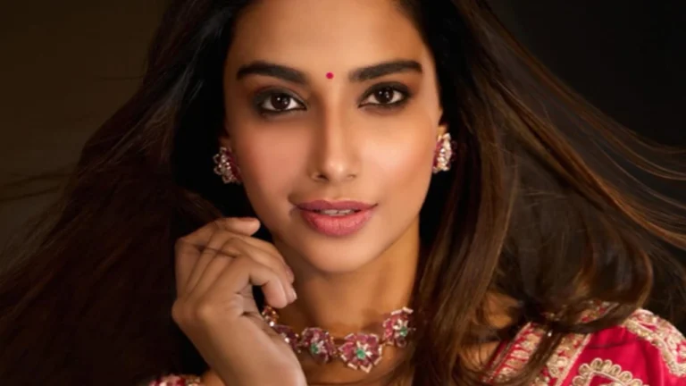 Meenakshi Chaudhary Pics