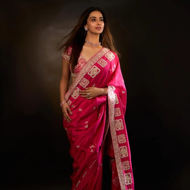 Meenakshi Chaudhary glamm Pics