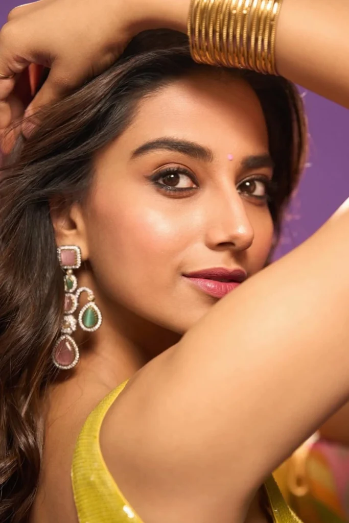 Meenakshi Chaudhary instagram pics