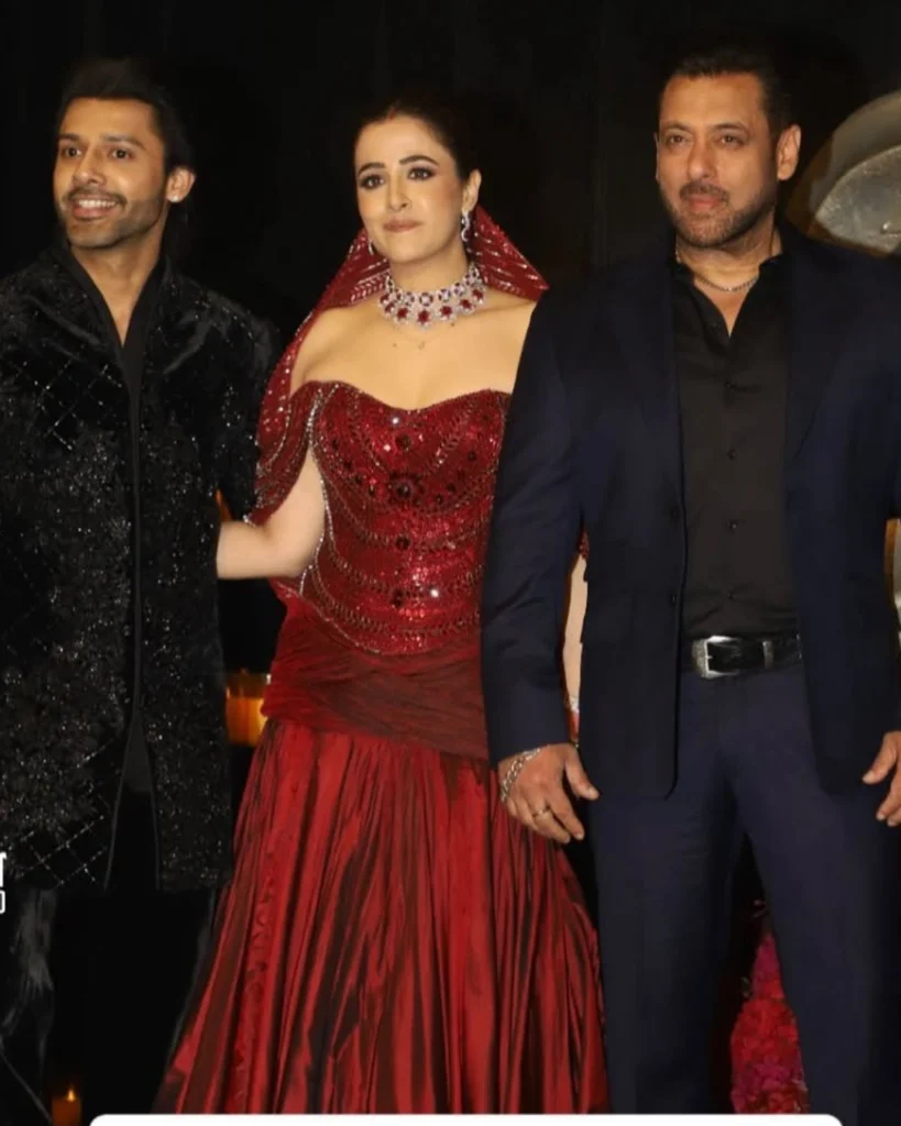 Salman Khan arrives at newlyweds Nupur Sanon & Stebin Ben reception