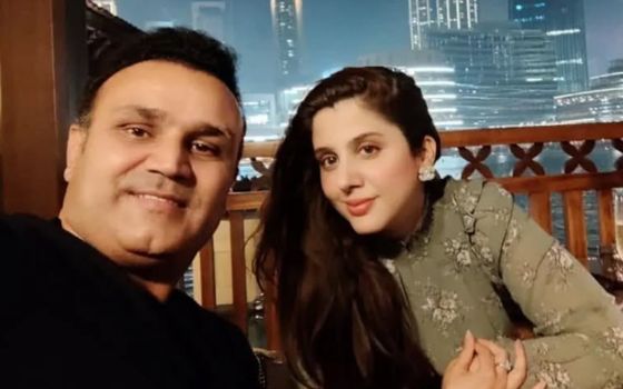 Virender Sehwag wife img