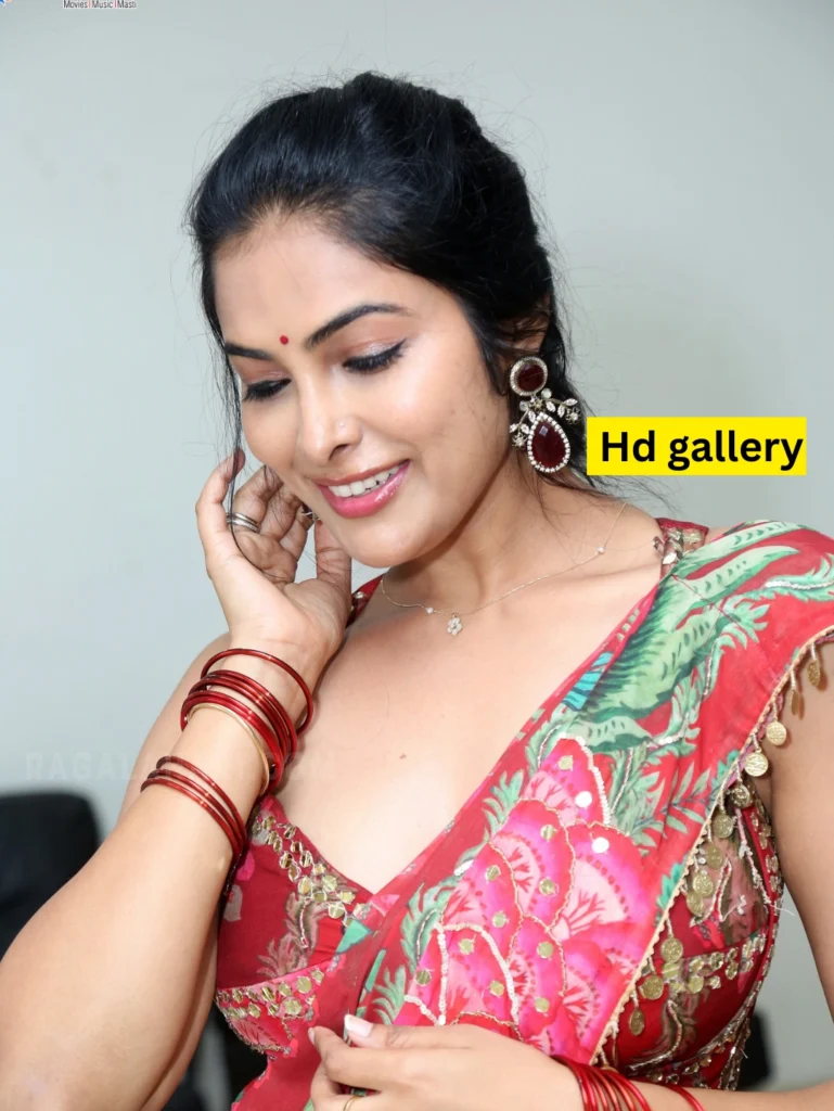 Divi Vadthya at Honey Trailer Launch Event gallery