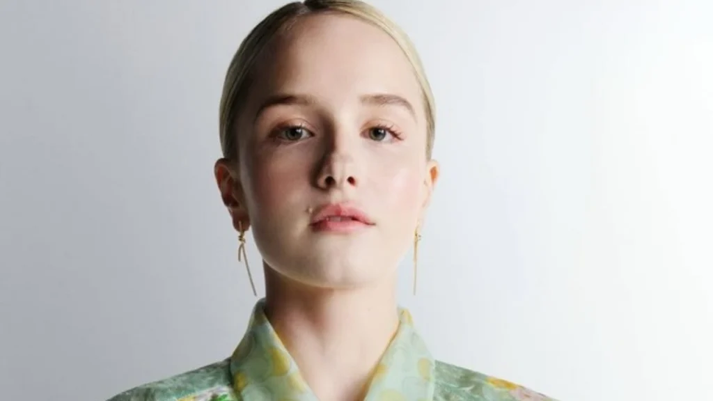 Miriam Petche early life